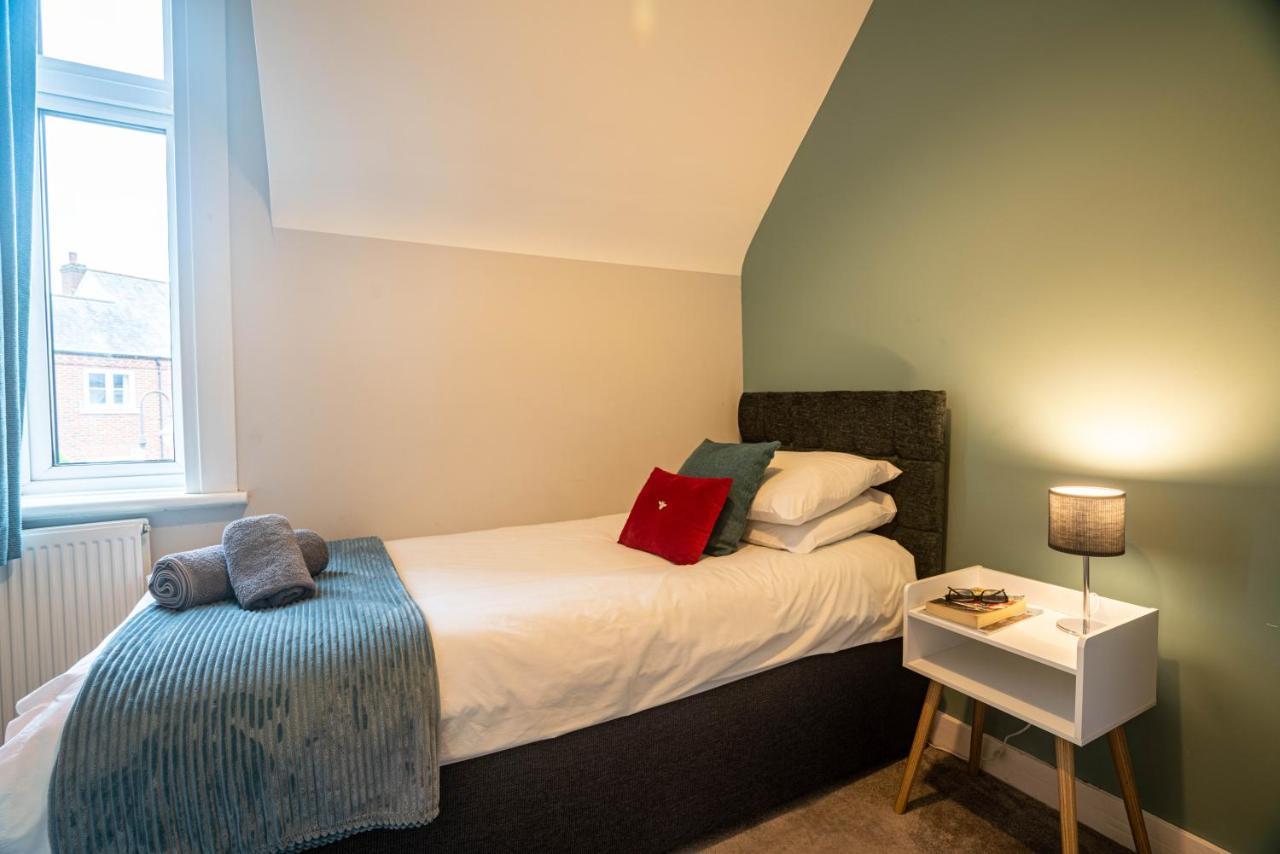 The Becket - Three Bedroom City Centre House With Parking Cantorbéry Extérieur photo